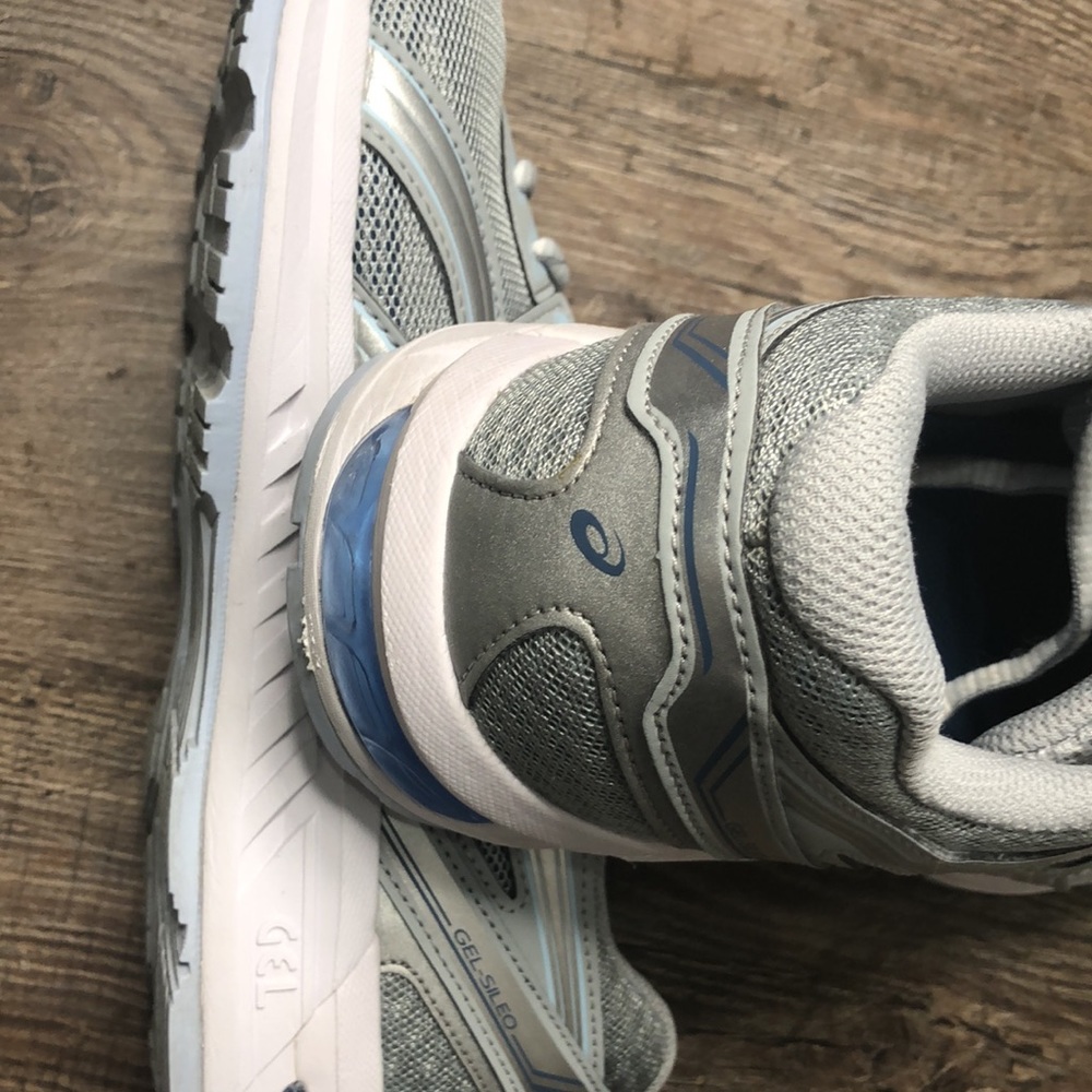 ASICS - Picture 3 of 7